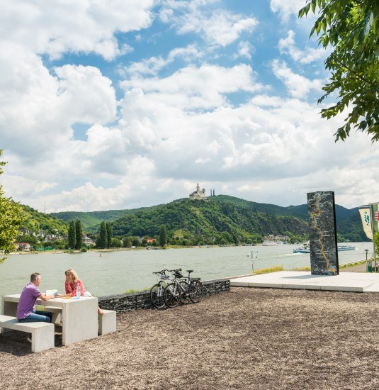 R(h)ein-Blick Stele | © Dominik Ketz