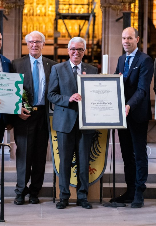 Verabschiedung von Karl Ottes und Marlon Bröhr aus dem ZV Vorstand. v.l.n.r. Günter Kern, Hansjörg Bathke, Karl Ottes, Roger Lewentz, Volker Boch, Marlon Bröhr, Jens Deutschendorf | © Herbert Piel