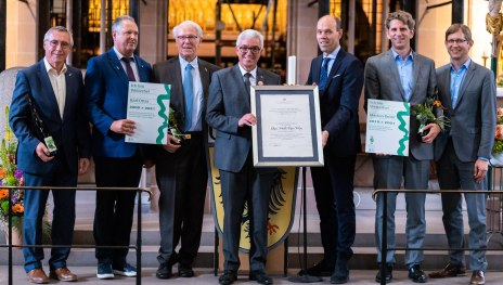 Verabschiedung von Karl Ottes und Marlon Bröhr aus dem ZV Vorstand. v.l.n.r. Günter Kern, Hansjörg Bathke, Karl Ottes, Roger Lewentz, Volker Boch, Marlon Bröhr, Jens Deutschendorf | © Herbert Piel