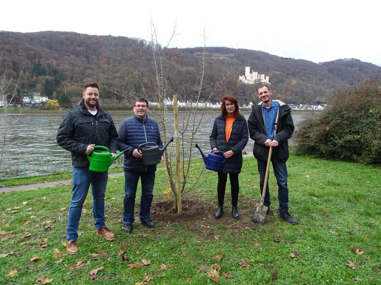 Foto: v.l.n.r.: Lennart Siefert (Oberbürgermeister Stadt Lahnstein), Zweckverbandsvorstand Jörg Denninghoff (Lanadrat Rhein-Lahn), Petra Bückner (Stadt Lahnstein), Nico Melchior (Zweckverband Welterbe Oberes Mittelrheintal)  | © ZV Welterbe 