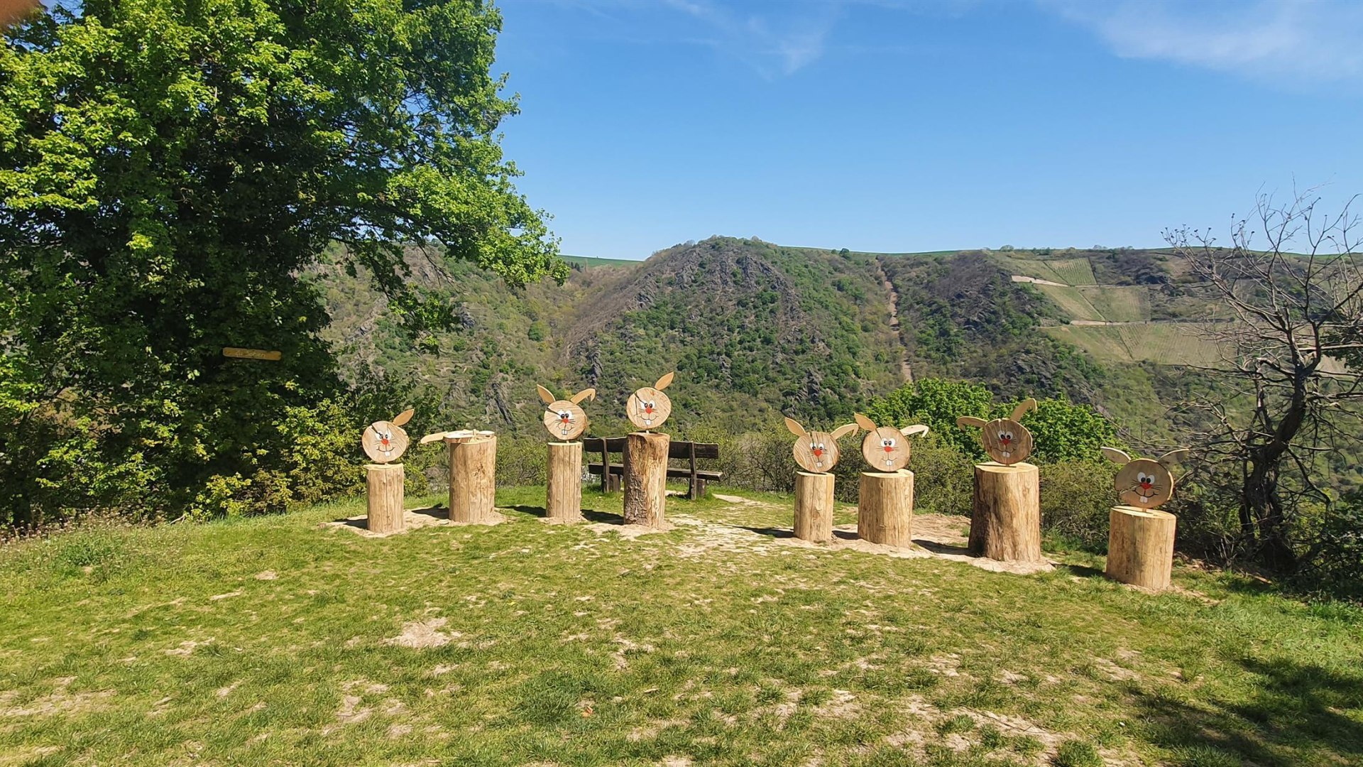 Holzfiguren "Tolle Hasen" | © T. Biersch