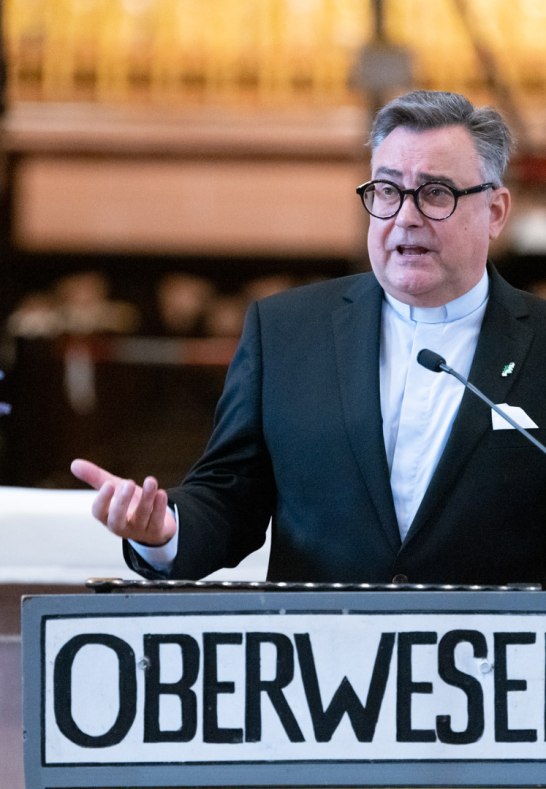 Pastor Fey begrüßt die Anwesenden in der Liebfrauenkirche | © Herbert Piel