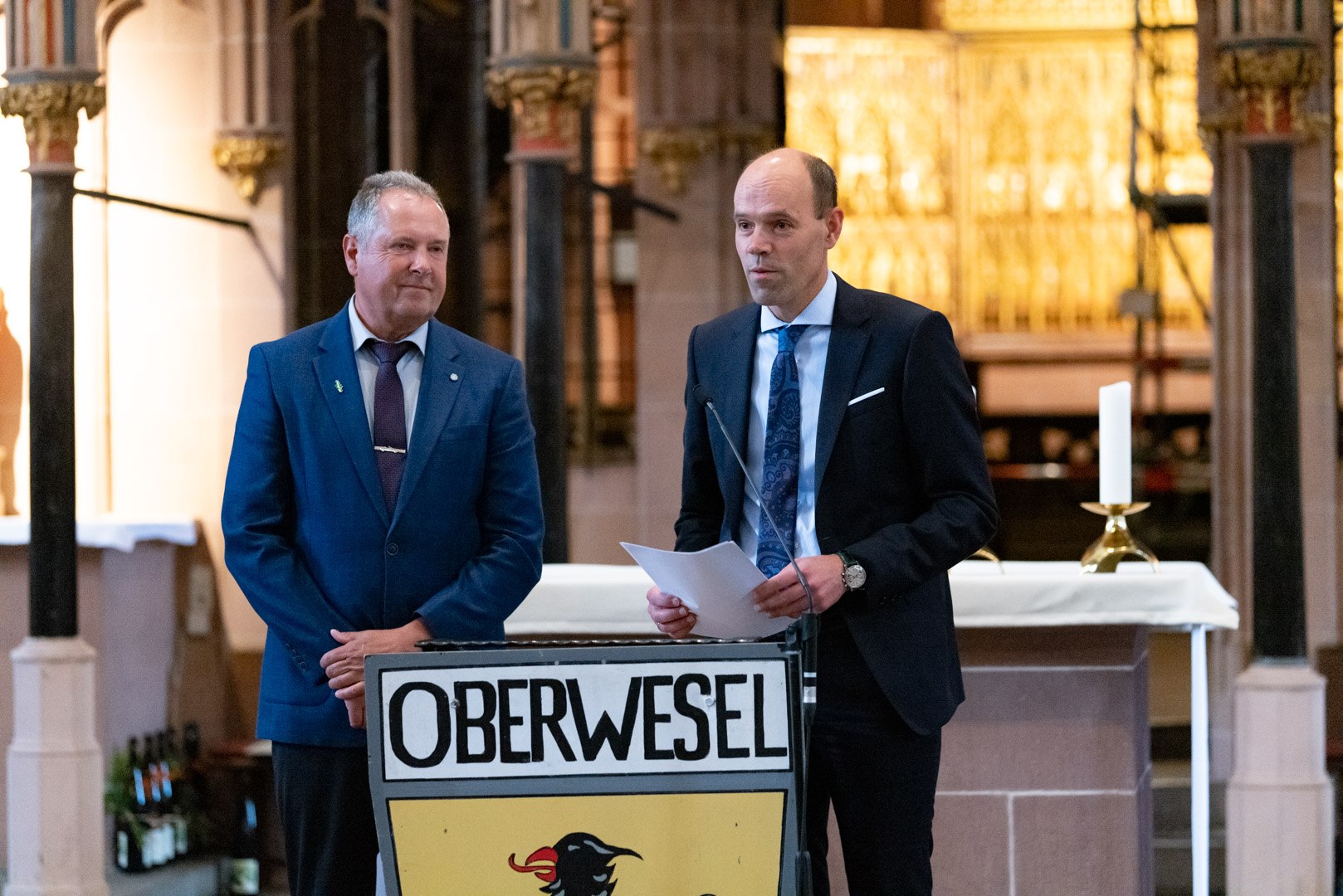 Volker Boch und Hansjörg Bathke begrüßen die Gäste zum Festakt anlässlich des 20-jährigen Jubiläums.  | © Herbert Piel