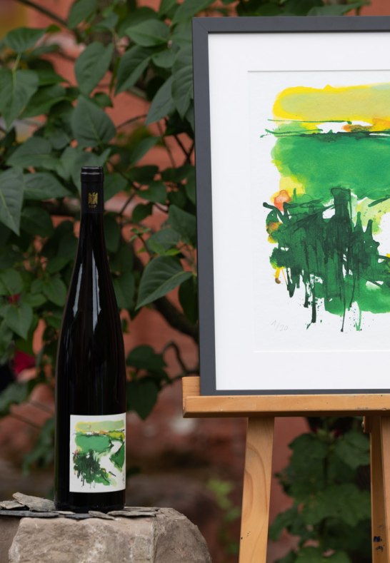 Der Jubiläumswein in der Magnumflasche wurde zusammen mit einem Druck von Apitz Kunstwerk für einen guten Zweck versteigert.  | © Herbert Piel