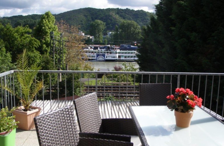 Terrasse mit Rheinblick | © Hiltrud Evertz