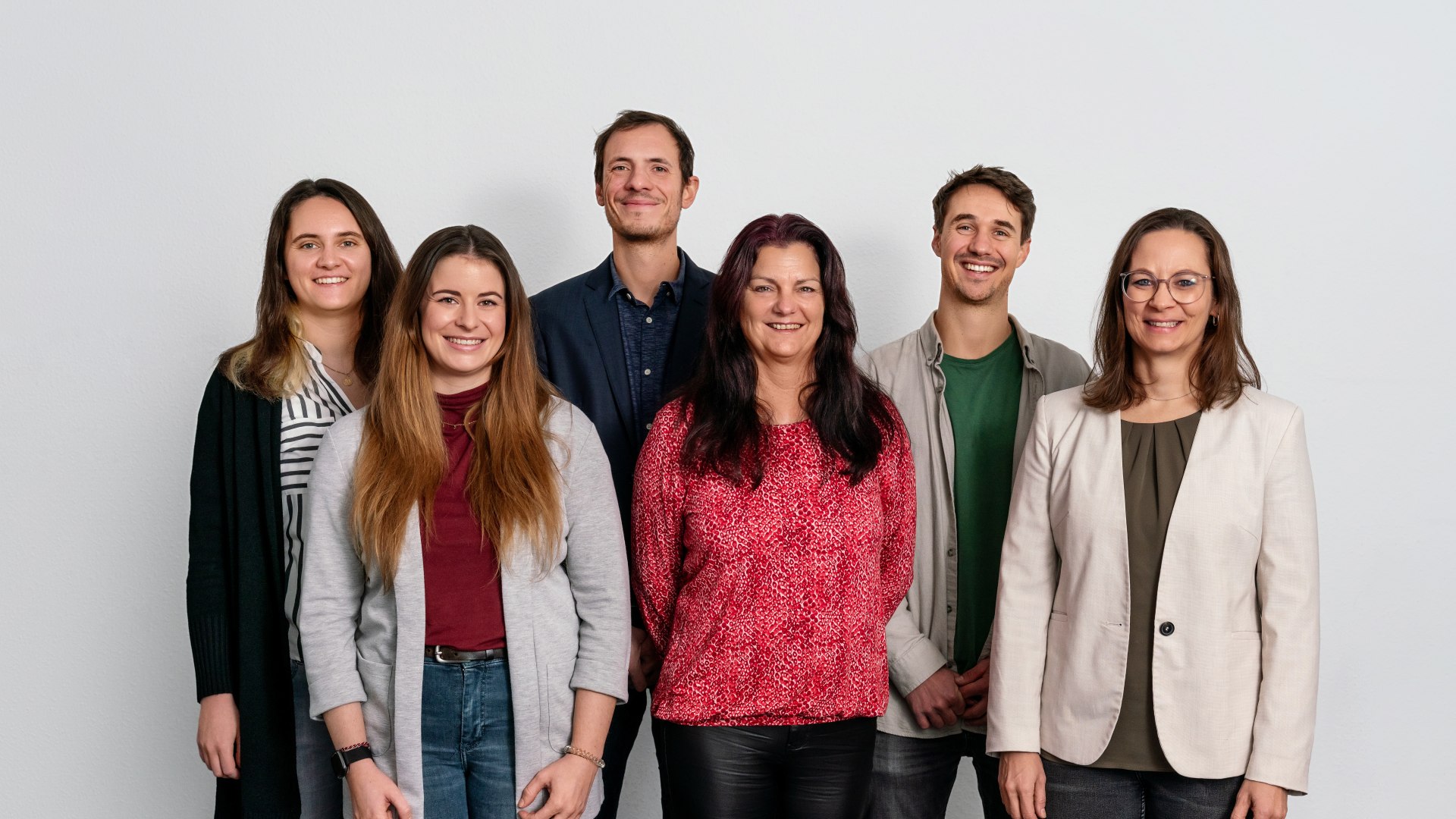 Team der Geschäftsstelle | © Felix Vollmer
v.l.n.r. Nina Holzhausen, Lea Rindsfüsser, Nico Melchior, Nicole Schuh, Maximilian Siech, Nadya König-Lehrmann