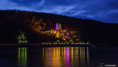 Märchenhafte Weihnachtsburg Rhein | © Michael Leukel